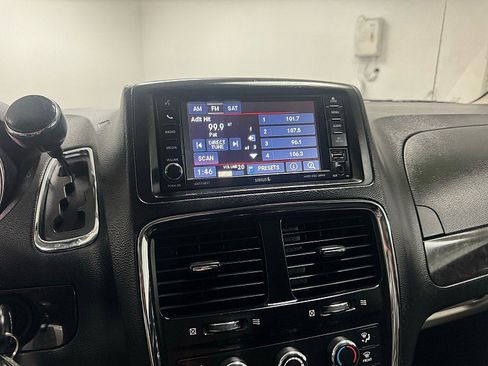 Used 2017 Dodge Grand Caravan SXT w/ Quick Order Package 29G SXT image 20