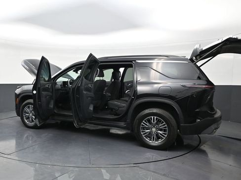 Used 2024 Chevrolet Traverse LT image 28