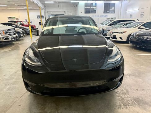 Used 2023 Tesla Model Y Long Range AWD/4WD image 2