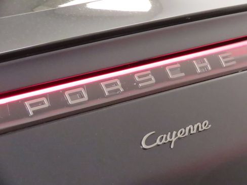 Certified 2023 Porsche Cayenne Platinum Edition AWD/4WD image 12