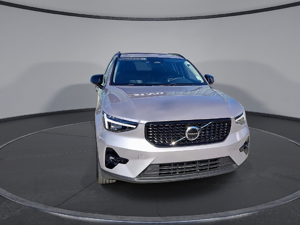 Certified 2026 Volvo XC40 B5 Plus AWD/4WD image 4