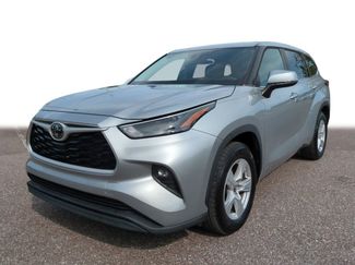 Used 2023 Toyota Highlander LE FWD video 1