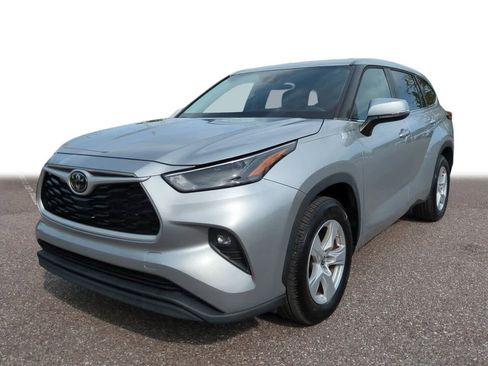 Used 2023 Toyota Highlander LE FWD image 1