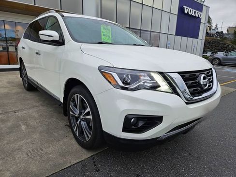 Used 2020 Nissan Pathfinder Platinum image 3