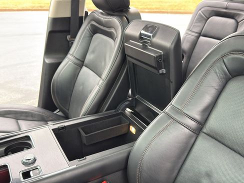 Used 2024 Lincoln Aviator Reserve image 18