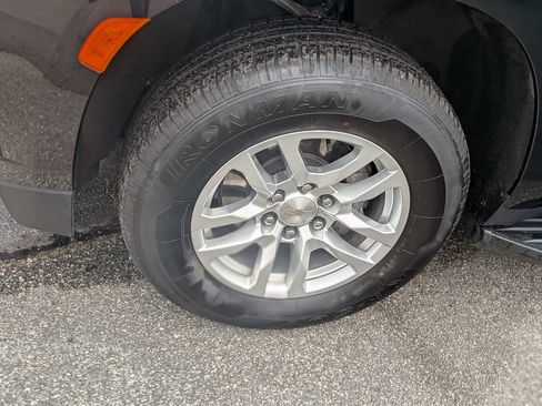 Used 2024 Chevrolet Tahoe LT image 12