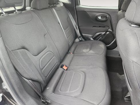 Used 2020 Jeep Renegade Latitude FWD image 17