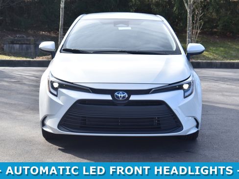Used 2025 Toyota Corolla LE image 2