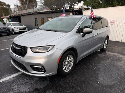 Used 2023 Chrysler Pacifica Touring