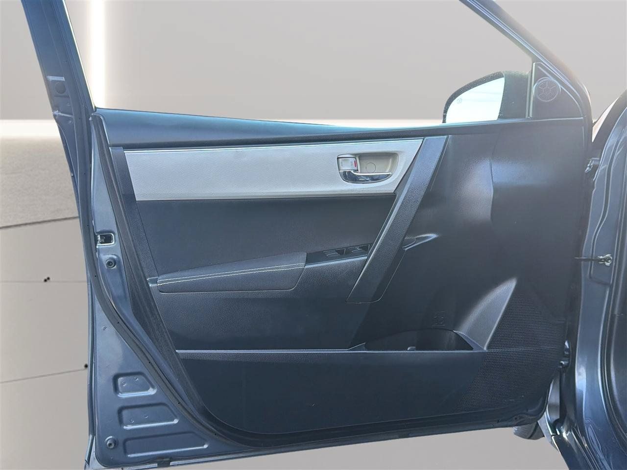 Used 2019 Toyota Corolla LE FWD image 14