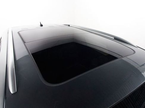 Used 2020 Volkswagen Tiguan SEL w/ Tiguan Two-Row MDO Package image 30