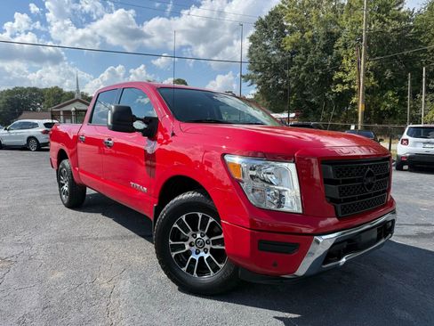 Used 2021 Nissan Titan SV w/ SV Convenience Package image 6