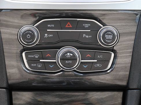 Used 2022 Chrysler 300 Touring L AWD/4WD image 21