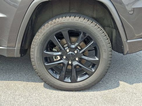 Used 2021 Jeep Grand Cherokee Laredo X AWD/4WD image 8