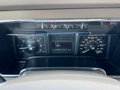 Used 2014 Lincoln Navigator 4WD image 22