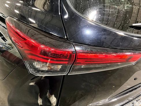 Used 2023 Toyota Highlander L AWD/4WD image 29