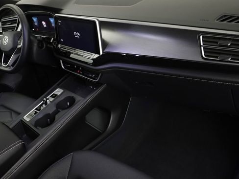 Used 2025 Volkswagen Atlas Cross Sport SE AWD/4WD image 18