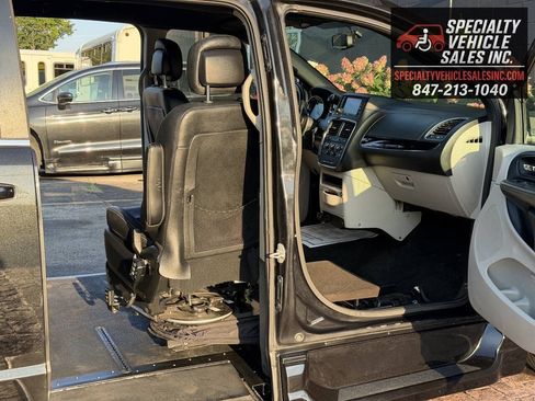Used 2018 Dodge Grand Caravan SXT FWD image 22
