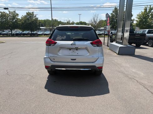 Used 2018 Nissan Rogue SV w/ Premium Package AWD/4WD image 11