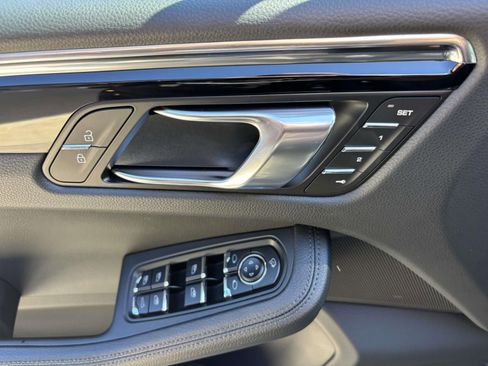 New 2026 Porsche Macan image 24