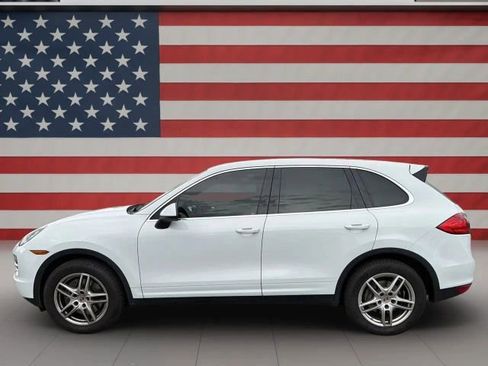 Used 2014 Porsche Cayenne Platinum Edition image 2