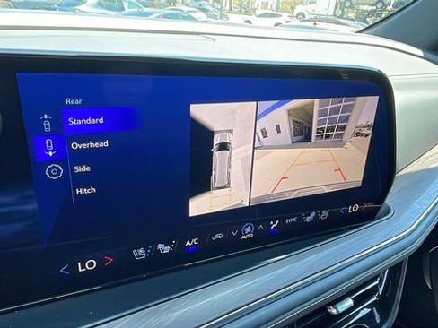 Used 2025 Chevrolet Suburban Premier RWD image 20