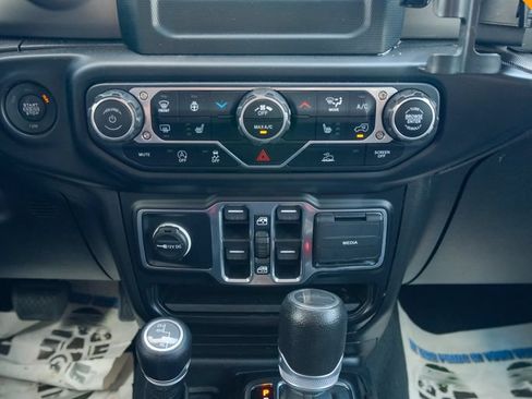 Used 2022 Jeep Gladiator Sport AWD/4WD image 19