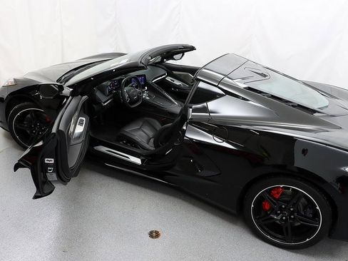 Used 2023 Chevrolet Corvette Stingray w/ Z51 Performance Package image 9