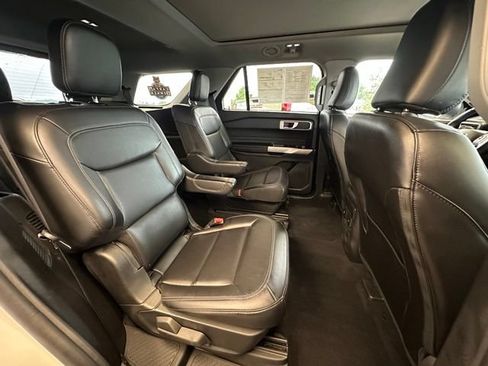 Certified 2023 Ford Explorer XLT w/ Equipment Group 202A AWD/4WD image 27