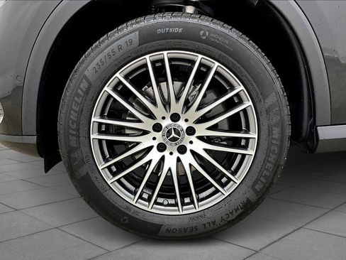 New 2025 Mercedes-Benz GLC 300 image 11