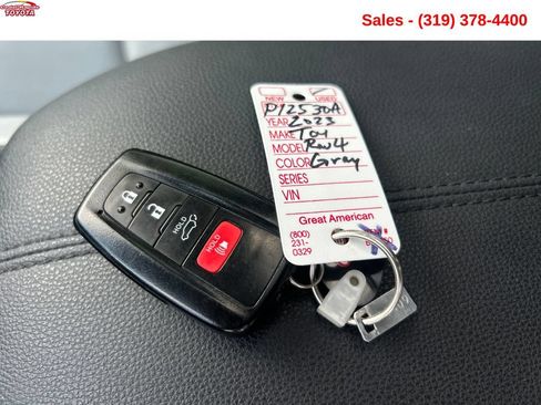 Used 2023 Toyota RAV4 XLE Premium AWD/4WD image 27