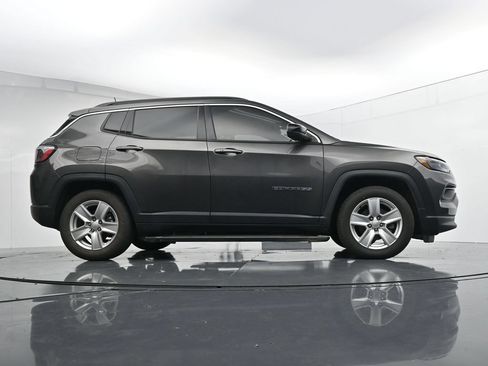 Used 2022 Jeep Compass Latitude FWD image 24