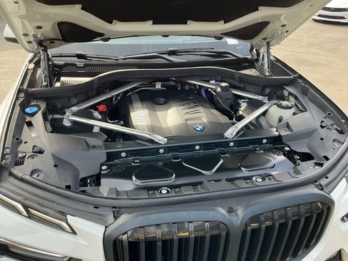 Used 2023 BMW X7 xDrive40i w/ M Sport Package image 22