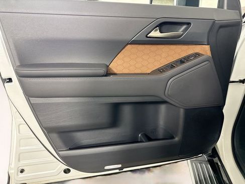 Used 2024 Lexus GX 550 w/ Accessory Package (Z1) image 12