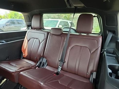 Used 2023 Ford Expedition Limited AWD/4WD image 7
