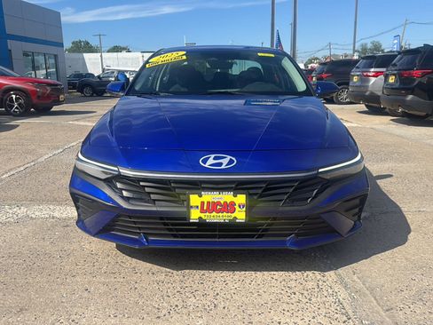 Used 2025 Hyundai Elantra SE FWD image 3