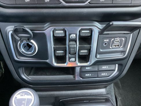 Used 2023 Jeep Gladiator Overland image 25