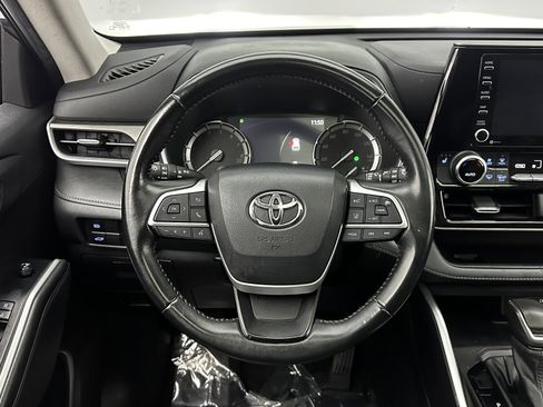Used 2022 Toyota Highlander XLE image 26