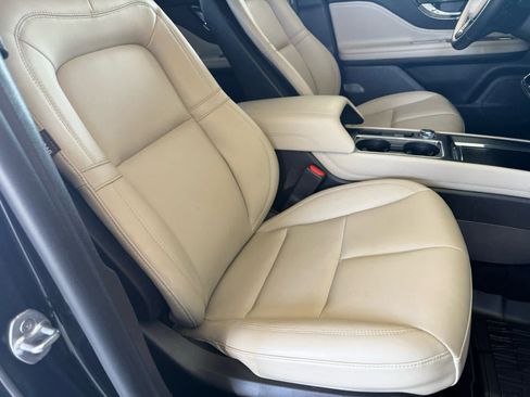 Used 2025 Lincoln Corsair AWD image 8