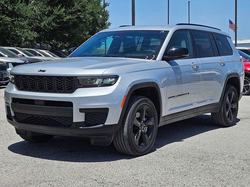 Used 2025 Jeep Grand Cherokee L Laredo AWD/4WD image 10