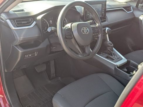 Used 2021 Toyota RAV4 LE FWD image 11