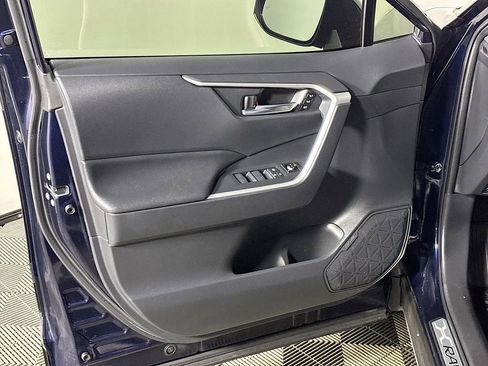 Used 2023 Toyota RAV4 XLE Premium image 10