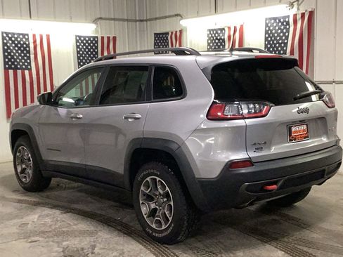 Used 2019 Jeep Cherokee Trailhawk image 4