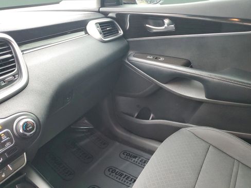 Certified 2020 Kia Sorento S image 25