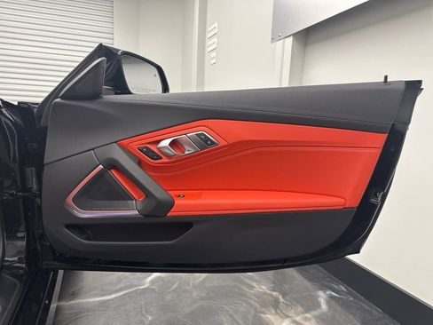 Used 2024 BMW Z4 M40i w/ Premium Package image 8