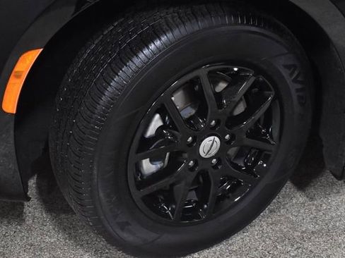 Certified 2025 Chrysler Pacifica Select image 11