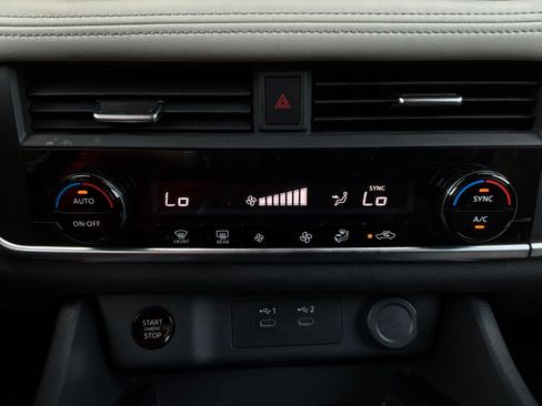 Used 2025 Nissan Rogue SV FWD image 28