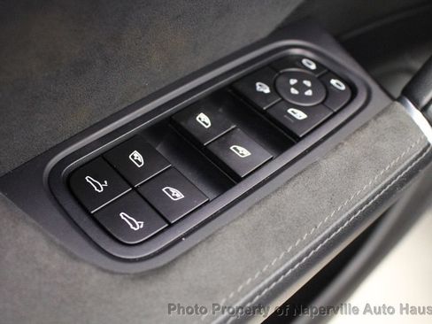 Used 2023 Porsche Cayenne GTS w/ Premium Package AWD/4WD image 11