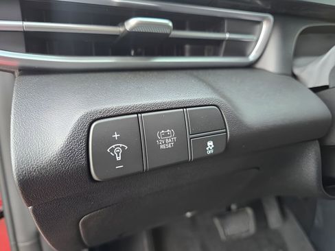 Used 2025 Hyundai Elantra Blue image 18