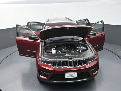 New 2025 Jeep Grand Cherokee Laredo image 26